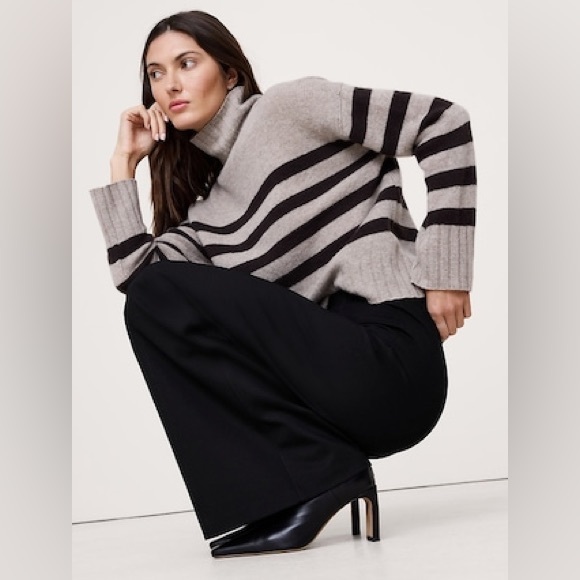 Women's Black Wide-Leg Pants - Picture 3 of 12